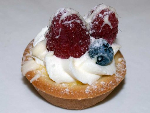 Mini Custard Berry Tart - dessertsbygerard.com