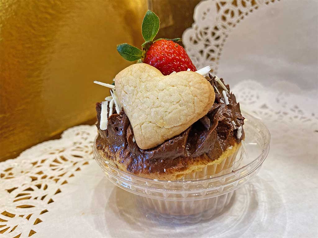 Vanilla Cake with Chocolate Buttercream Cupcake - dessertsbygerard.com