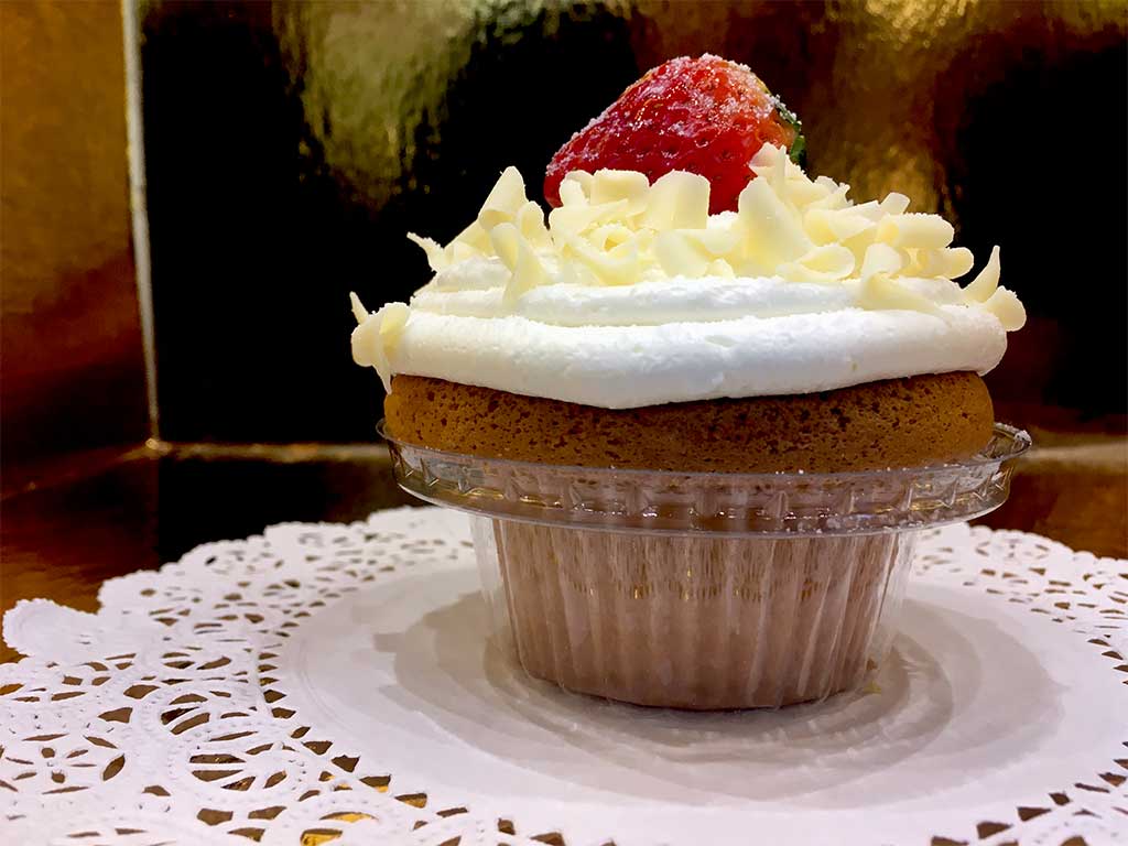 Vanilla Buttercream Cupcake - dessertsbygerard.com